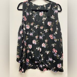 4 for $25 🌸 Dex Floral Flutter Sleeve Blouse 🌸 - 2X